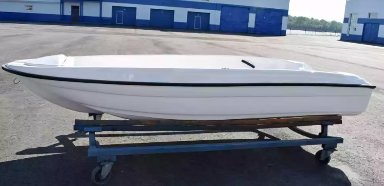 Стеклопластиковая лодка Пингвин (тримаран) в Южно-Сахалинске