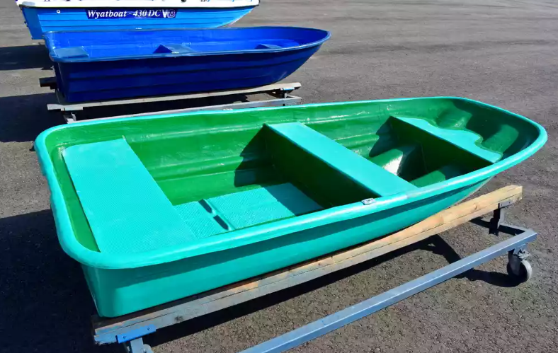 Стеклопластиковая лодка Старт (тримаран) в Южно-Сахалинске