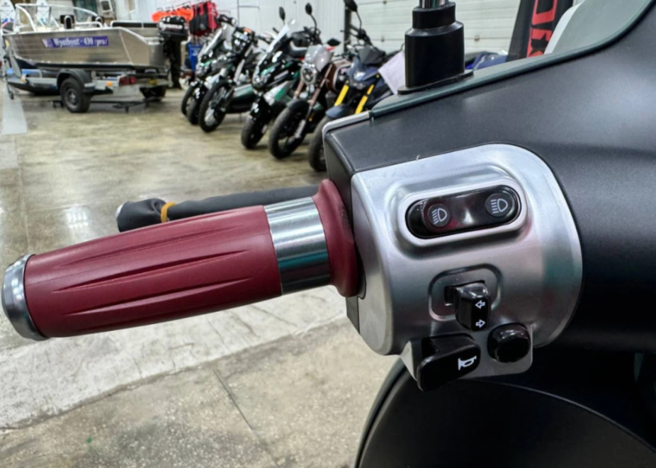 Скутер PROMAX Miami 240 (49) в Южно-Сахалинске