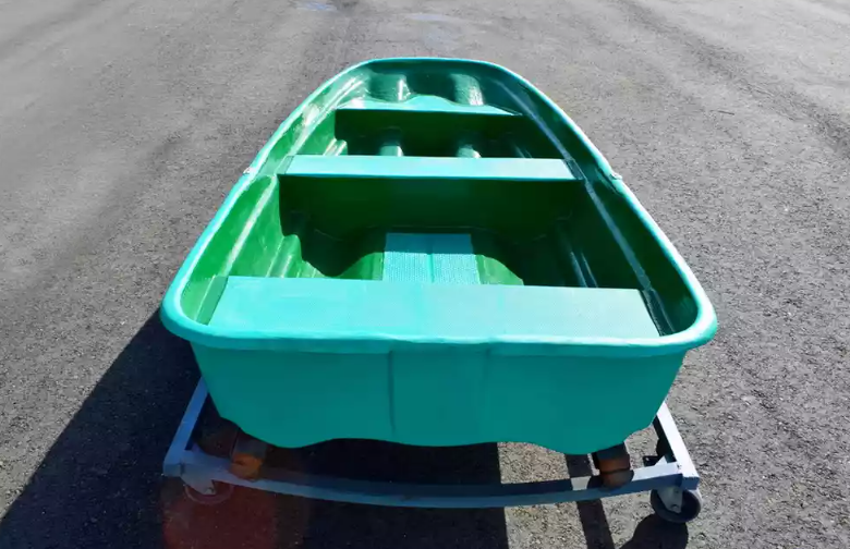 Стеклопластиковая лодка Старт (тримаран) в Южно-Сахалинске