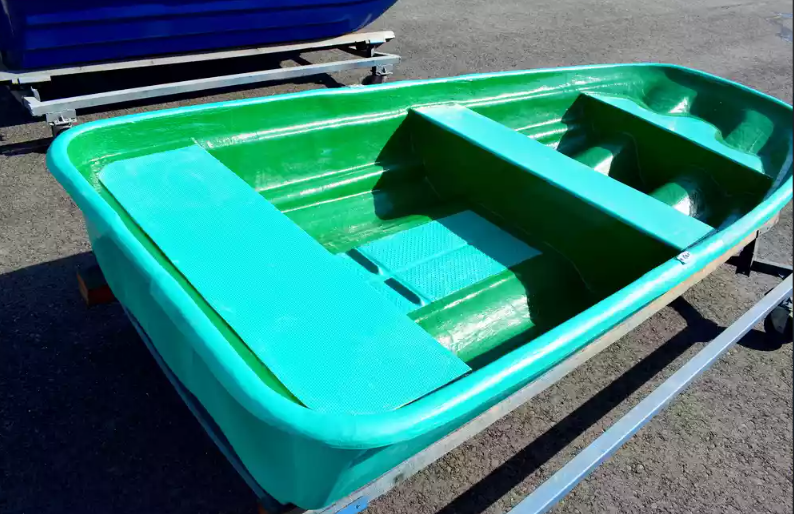 Стеклопластиковая лодка Старт (тримаран) в Южно-Сахалинске