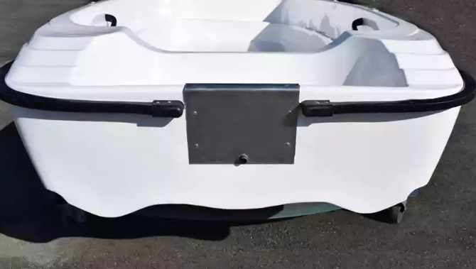 Стеклопластиковая лодка Пингвин (тримаран) в Южно-Сахалинске