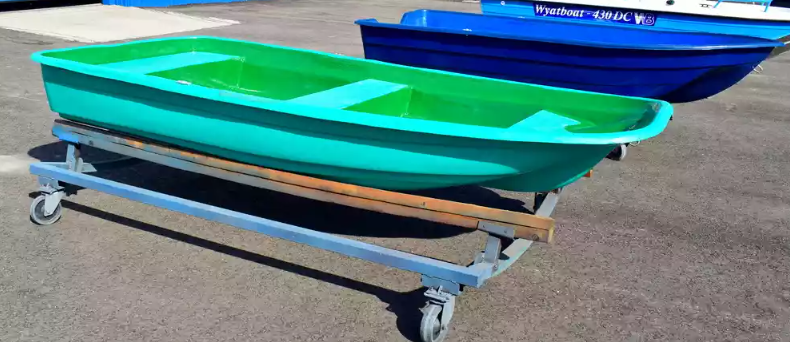 Стеклопластиковая лодка Старт (тримаран) в Южно-Сахалинске