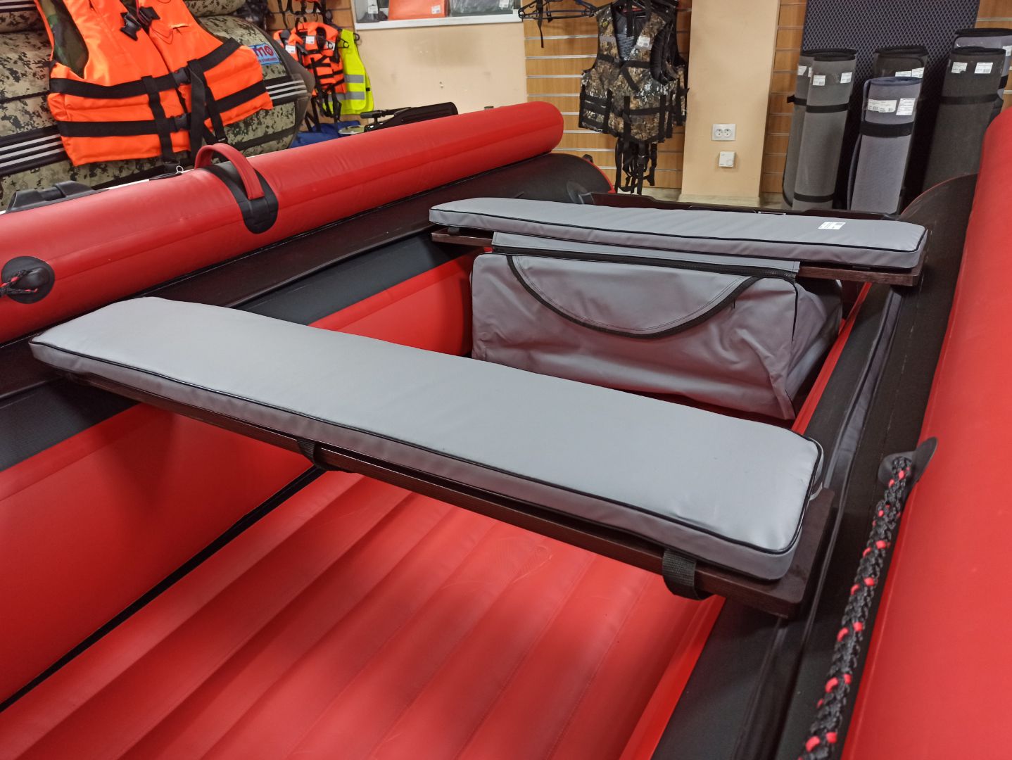 КОМПЛЕКТ МЯГКИХ НАКЛАДОК С СУМКОЙ ДЛЯ ЛОДОК 110Х20 СЕРЫЙ в Южно-Сахалинске