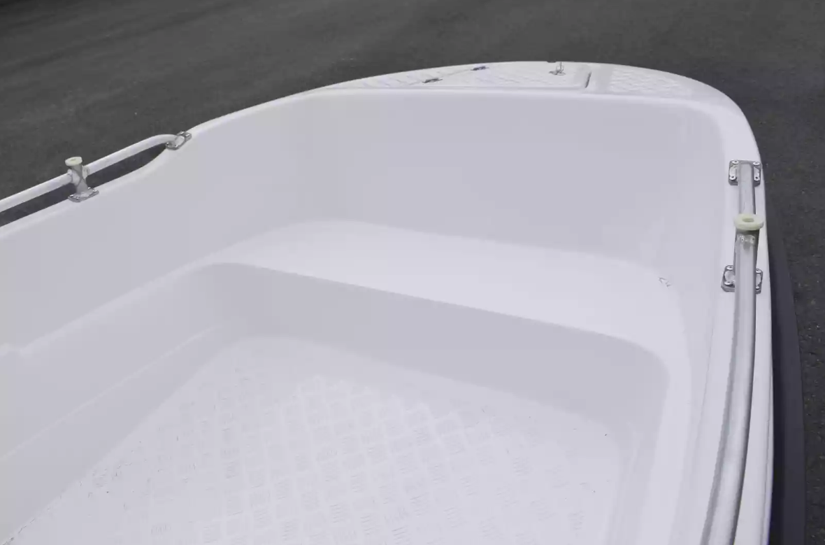 Стеклопластиковая лодка Пингвин New (тримаран) в Южно-Сахалинске