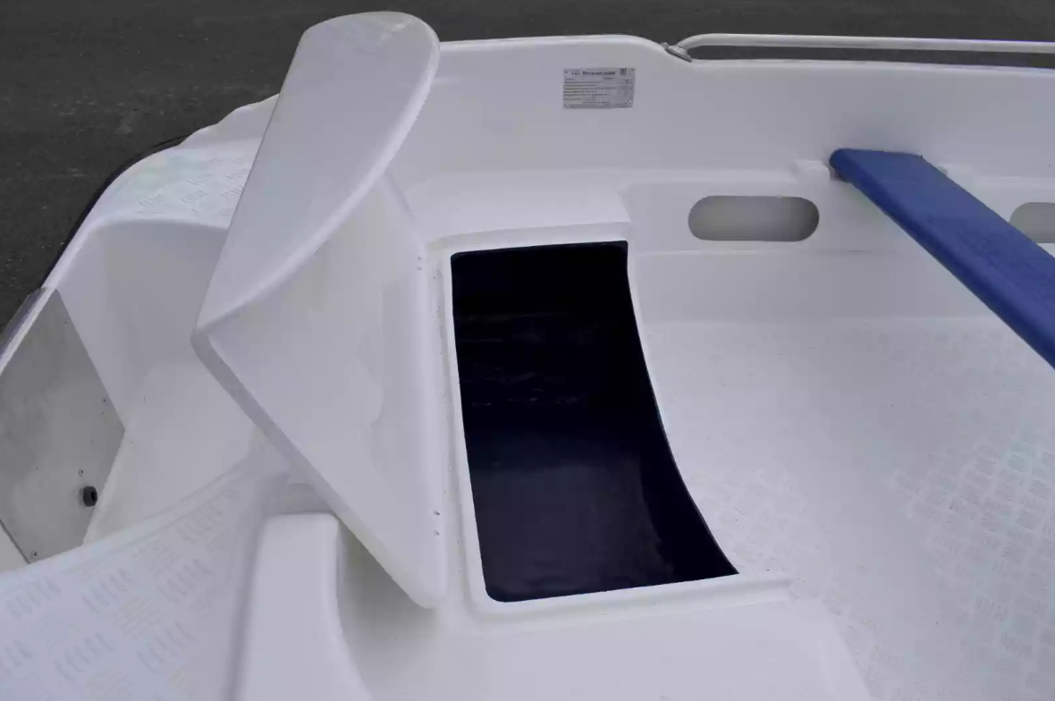 Стеклопластиковая лодка Пингвин New (тримаран) в Южно-Сахалинске