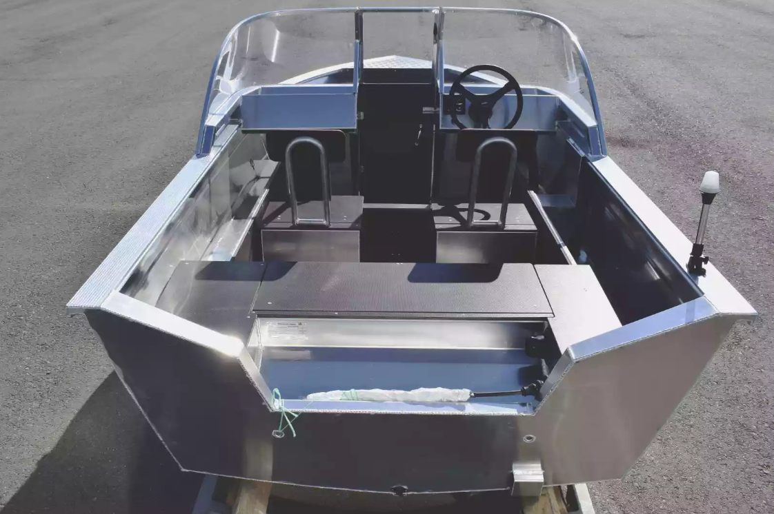 Алюминиевая лодка  Неман-400 DCM в Южно-Сахалинске