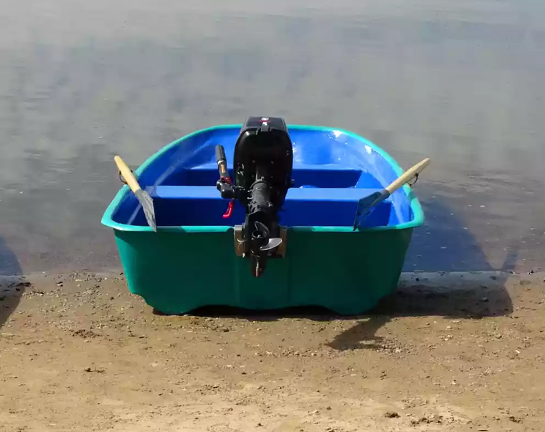 Стеклопластиковая лодка Старт (тримаран) в Южно-Сахалинске