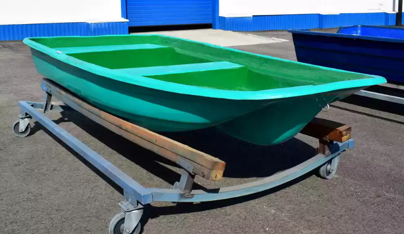 Стеклопластиковая лодка Старт (тримаран) в Южно-Сахалинске