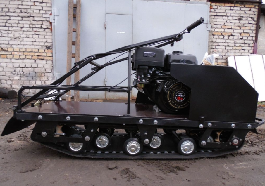 Мотобуксировщик AhtaR Зима 15 л/с с вариатором в Южно-Сахалинске