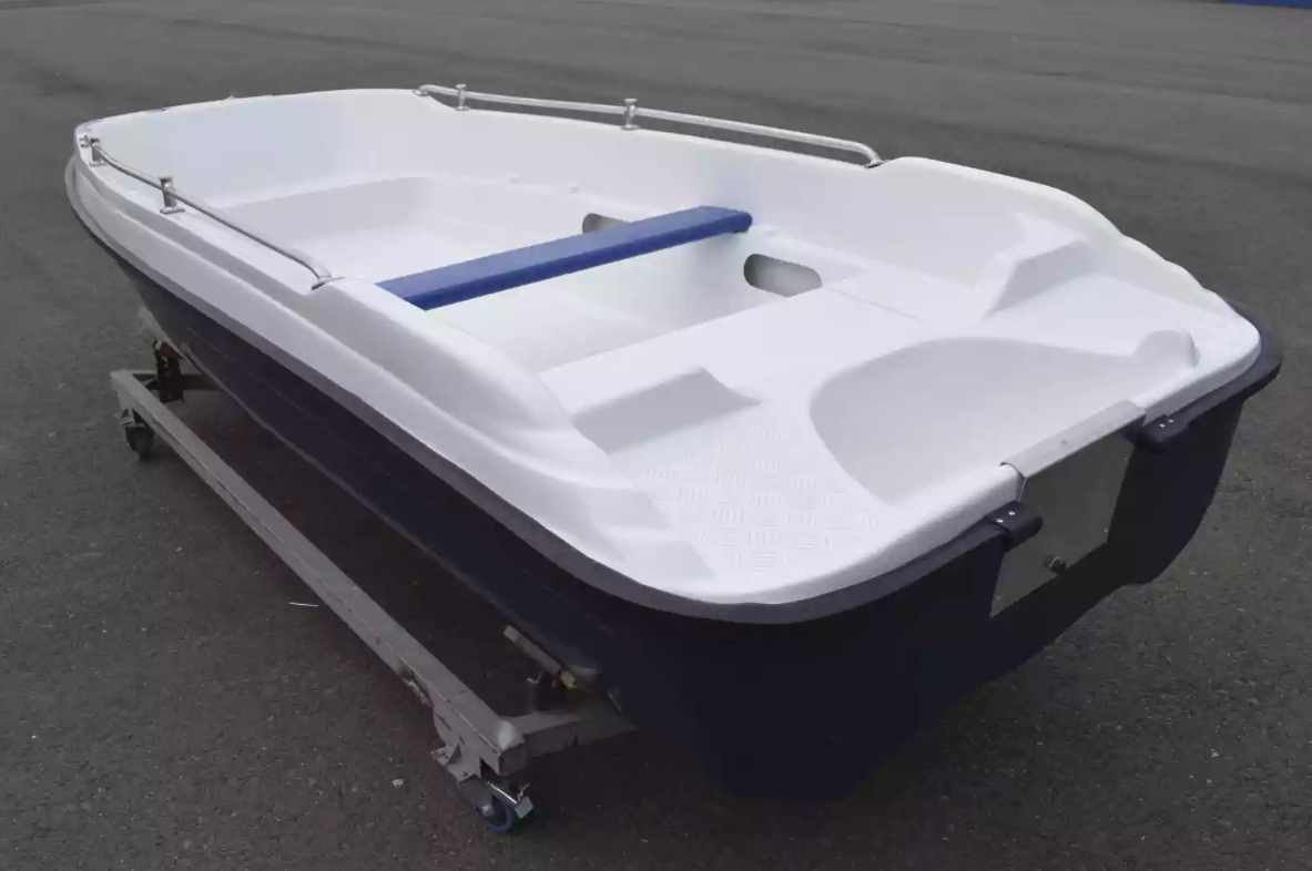 Стеклопластиковая лодка Пингвин New (тримаран) в Южно-Сахалинске