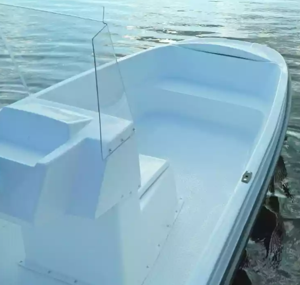 Стеклопластиковая лодка Пингвин с консолью (тримаран) в Южно-Сахалинске