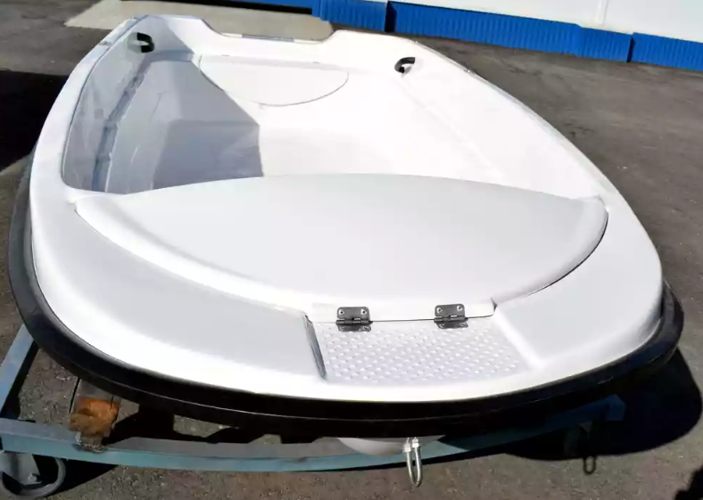 Стеклопластиковая лодка Пингвин (тримаран) в Южно-Сахалинске