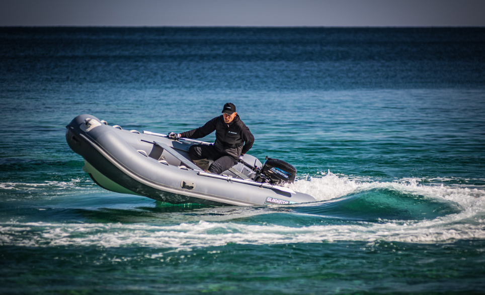 Лодка GLADIATOR RIB380AL в Южно-Сахалинске