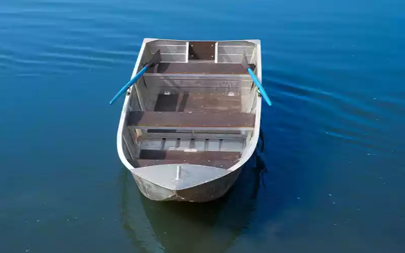 Алюминиевая лодка Вятка-Профи 37 в Южно-Сахалинске