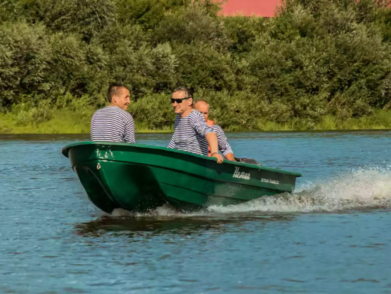 Стеклопластиковая лодка Neman-340 (тримаран) в Южно-Сахалинске