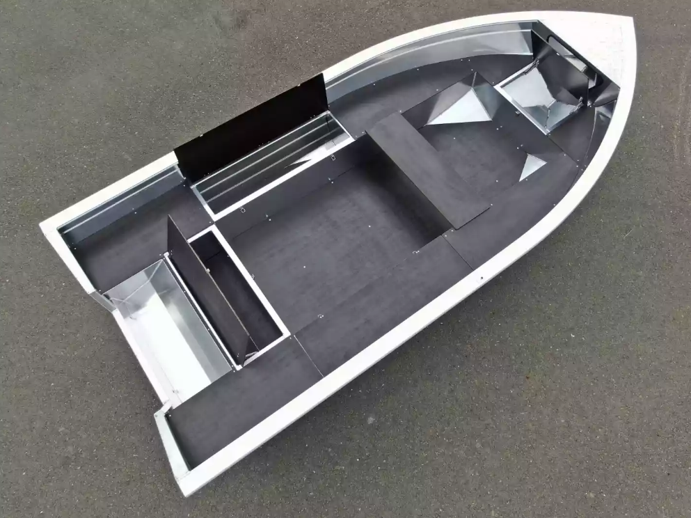 Алюминиевая лодка  Неман-420 в Южно-Сахалинске