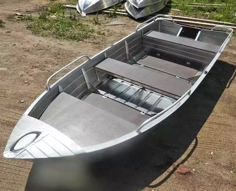 Алюминиевая лодка Вятка-Профи 37 в Южно-Сахалинске