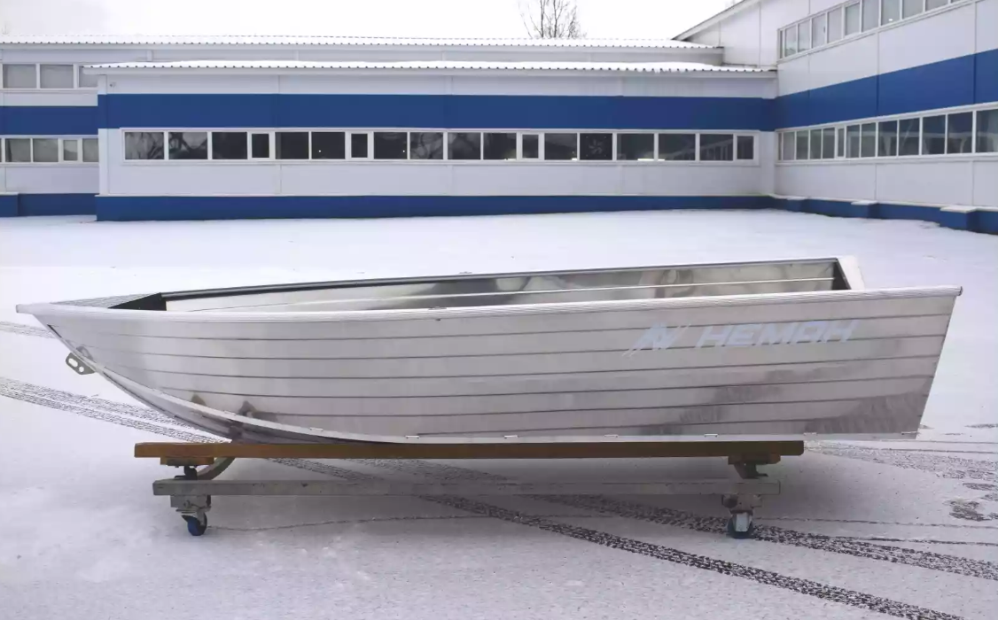 Алюминиевая лодка Неман-400 в Южно-Сахалинске