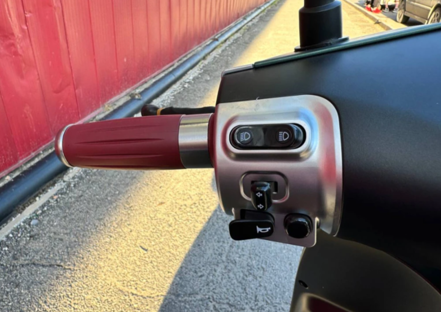 Скутер PROMAX Miami 240 (49) в Южно-Сахалинске