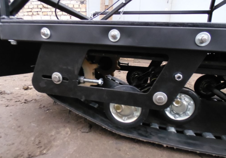 Мотобуксировщик AhtaR Зима 15 л/с с вариатором в Южно-Сахалинске