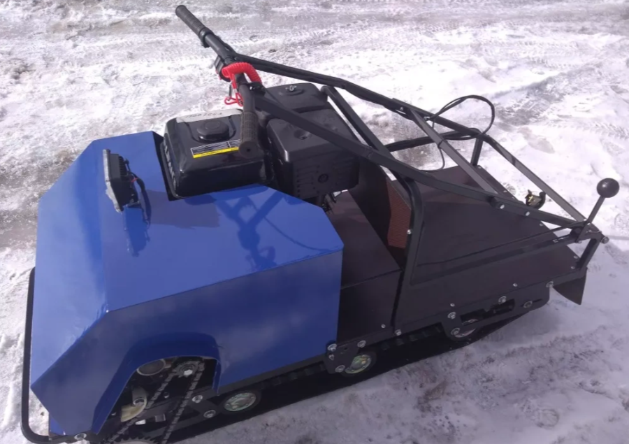 Мотобуксировщик AhtaR ЗИМА с реверсом (задний ход) в Южно-Сахалинске