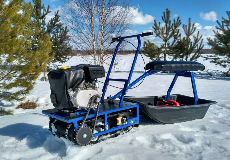 Мини-мотобуксировщик Альбатрос-М с фарой в Южно-Сахалинске