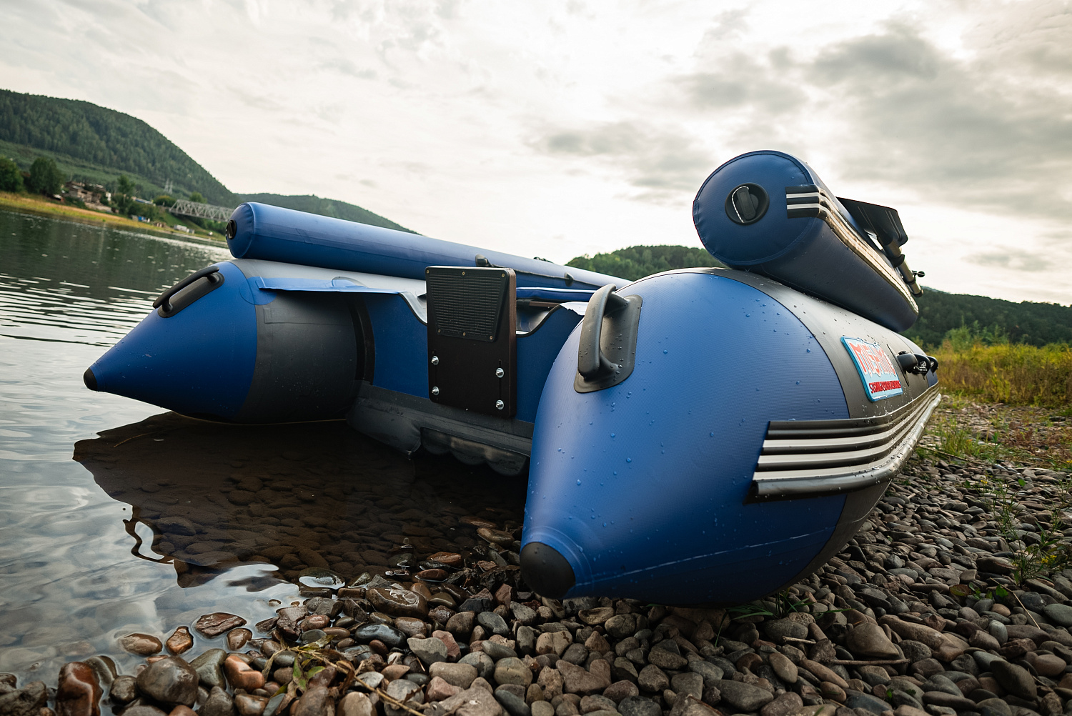 Лодка MISHIMO RIVER FJET PRO 430  под водомет в Южно-Сахалинске