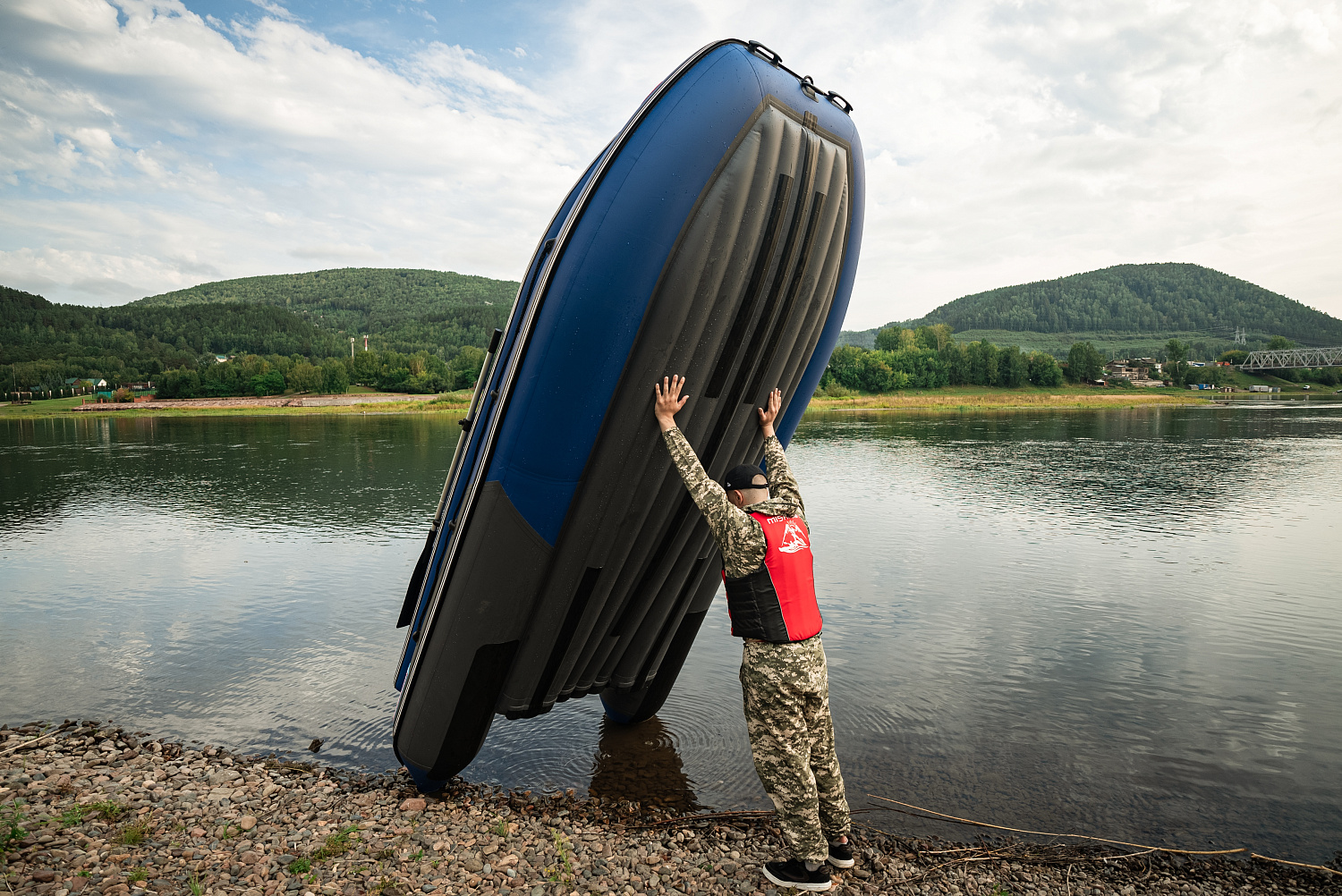 Лодка MISHIMO RIVER FJET PRO 430  под водомет в Южно-Сахалинске